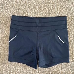 Athleta Women Black Cross It Shortie athletic sporty shorts